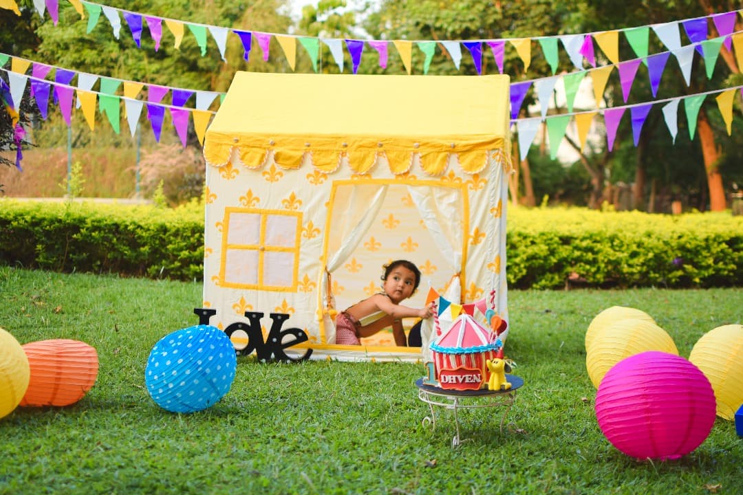 kids play tent set up in a garden for kids party
